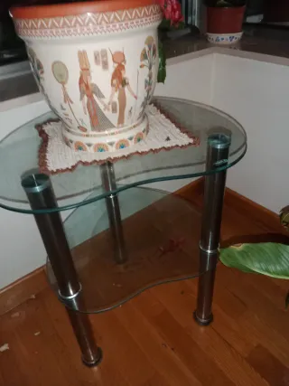 Mesita auxiliar cristal y metal