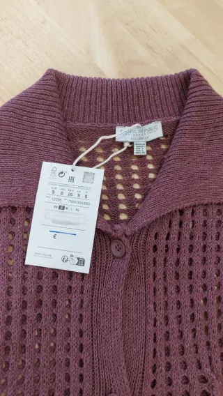 Chaqueta / Cárdigan Oversize Pull&Bear color vino.