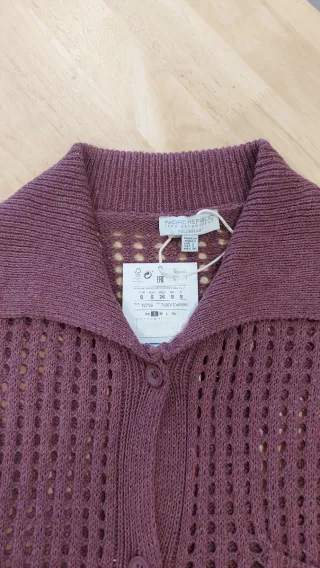 Chaqueta / Cárdigan Oversize Pull&Bear color vino.