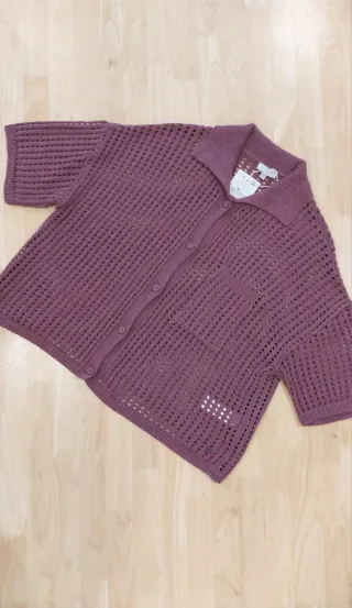 Chaqueta / Cárdigan Oversize Pull&Bear color vino.