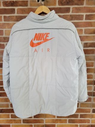Giubbotto Nike Puffer Grigio con Logo Arancione