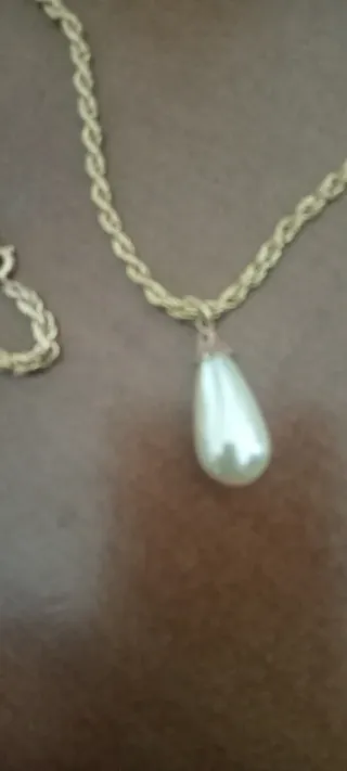 Conjunto de joyas doradas