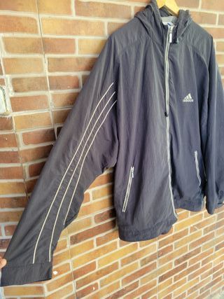 Chaqueta cortavientos Adidas vintage con capucha