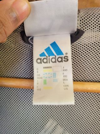 Chaqueta cortavientos Adidas vintage con capucha