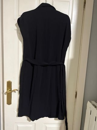 Vestido Chaleco Zara Negro con etiqueta.