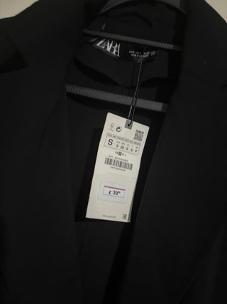 Vestido Chaleco Zara Negro con etiqueta.