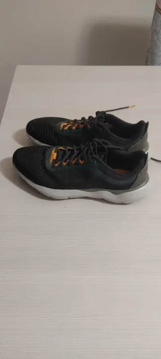 Scarpe running Kalenji nere e arancioni