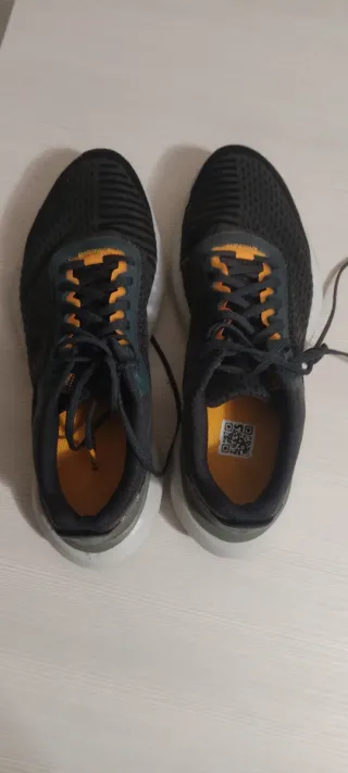 Scarpe running Kalenji nere e arancioni