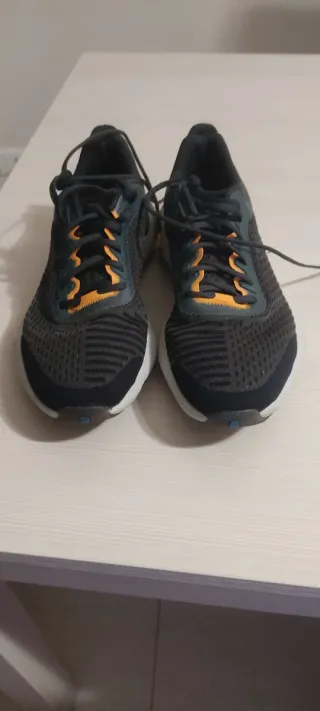 Scarpe running Kalenji nere e arancioni