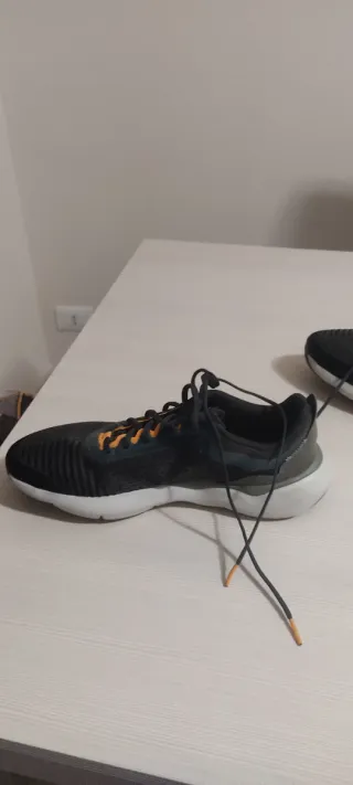 Scarpe running Kalenji nere e arancioni