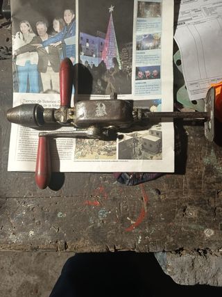 Taladro manual antiguo