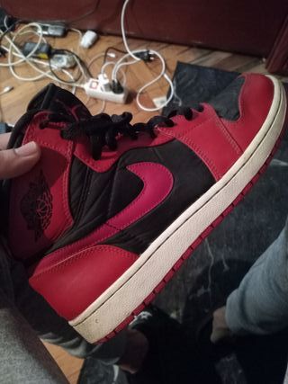 Nike Air Jordan 1 Rojo y Negro