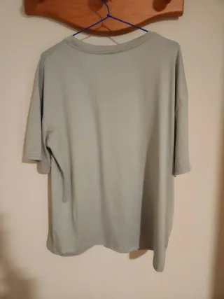 Camiseta verde con estampado de rana