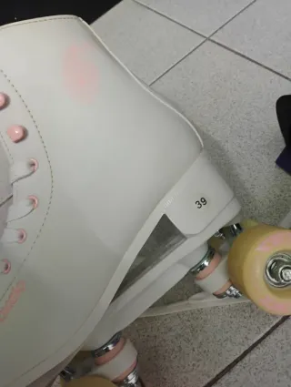 Patines 4 Ruedas Blancos con Detalles Rosas