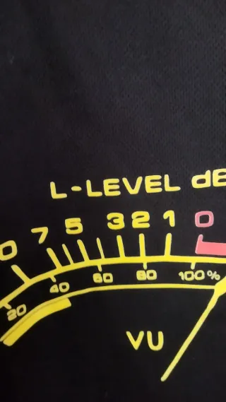 Camiseta Estampada L-LEVEL dB VU