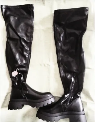 Botas altas negras sin estrenar T.39
