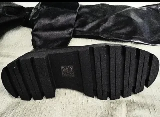 Botas altas negras sin estrenar T.39