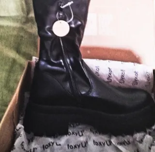 Botas altas negras sin estrenar T.39