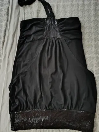 Vestido de fiesta negro con lentejuelas