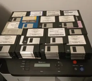 Lotto 180 Floppy Disk da 3,5" misti