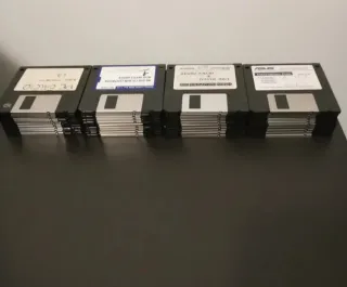 Lotto 180 Floppy Disk da 3,5" misti