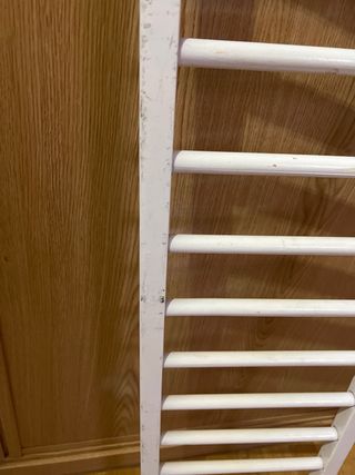 Barrera protectora de madera para cama