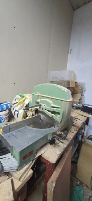 Serradora de carpintería ..herramienta