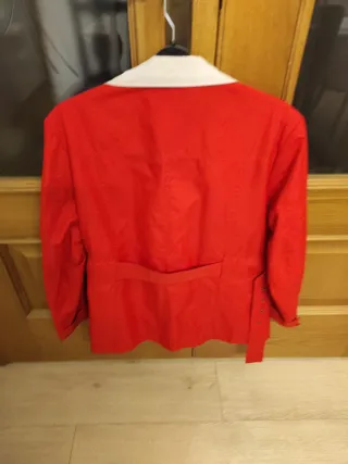 Gabardina roja forro cuadros Apr talla 44
