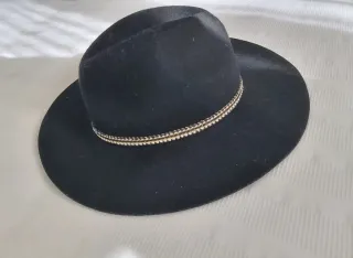 Sombrero Negro Elegante