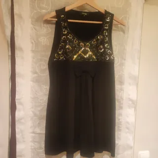 Camiseta Eloqy negra con pedrería dorada Talla M