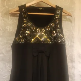 Camiseta Eloqy negra con pedrería dorada Talla M