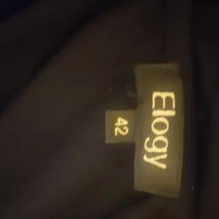 Camiseta Eloqy negra con pedrería dorada Talla M