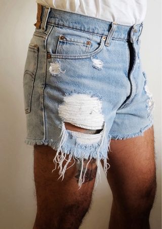 Pantalón vaquero hombre desgastado