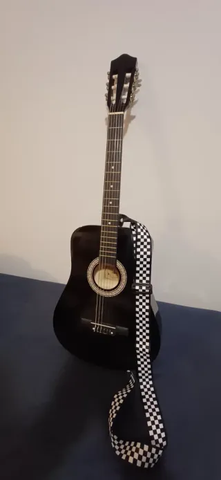 Guitarra nueva Negra con Correa.