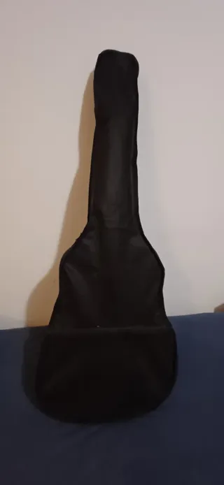 Guitarra nueva Negra con Correa.