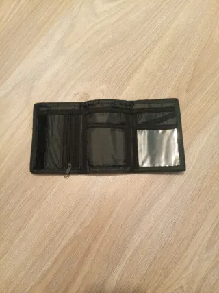 Cartera con diseño de golondrinas