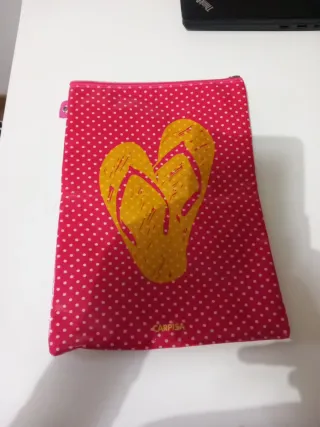 Sacchetta Carpisa con fantasia pois e infradito