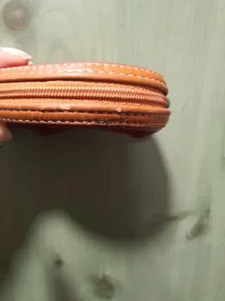 Monederos pequeños de piel