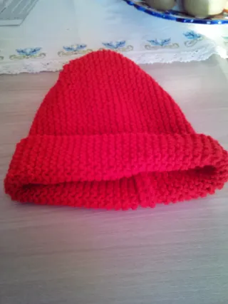 Cappello lana fatto a mano rosso