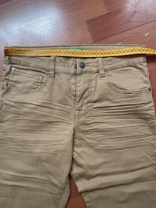 Lote Pantalón Benetton Beige + regalo Jersey Azul