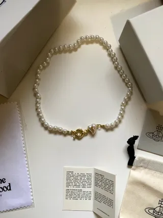 Collar Vivienne Westwood Corazón Dorado y Blanco