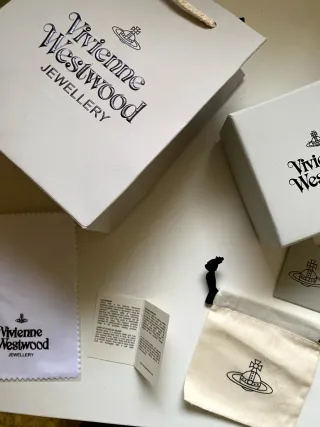 Collar Vivienne Westwood Corazón Dorado y Blanco