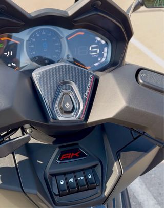 Kymco AK 550 Premium · 480 km · Extras + garantía