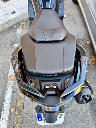Kymco AK 550 Premium · 480 km · Extras + garantía