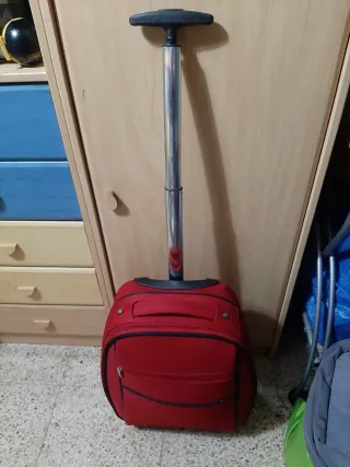 Maleta de cabina roja con ruedas