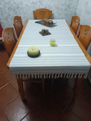 Mesa extensible y 4 sillas de comedor, negociable