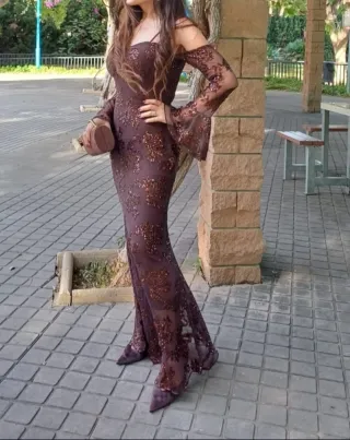 Vestido de fiesta morado y marrón