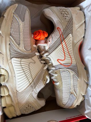 Nike Vomero 5 SE Beige Naranja
