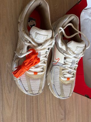 Nike Vomero 5 SE Beige Naranja