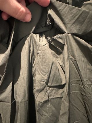 Cortavientos verde con capucha